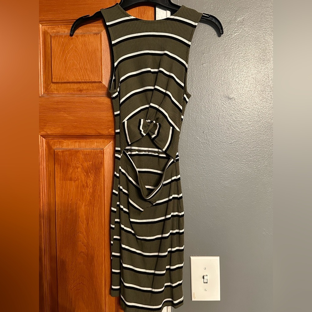 High neck dress with open middle